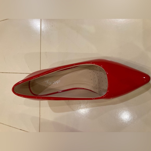 Red, Patent Leather Pumps - Picture 5 of 7